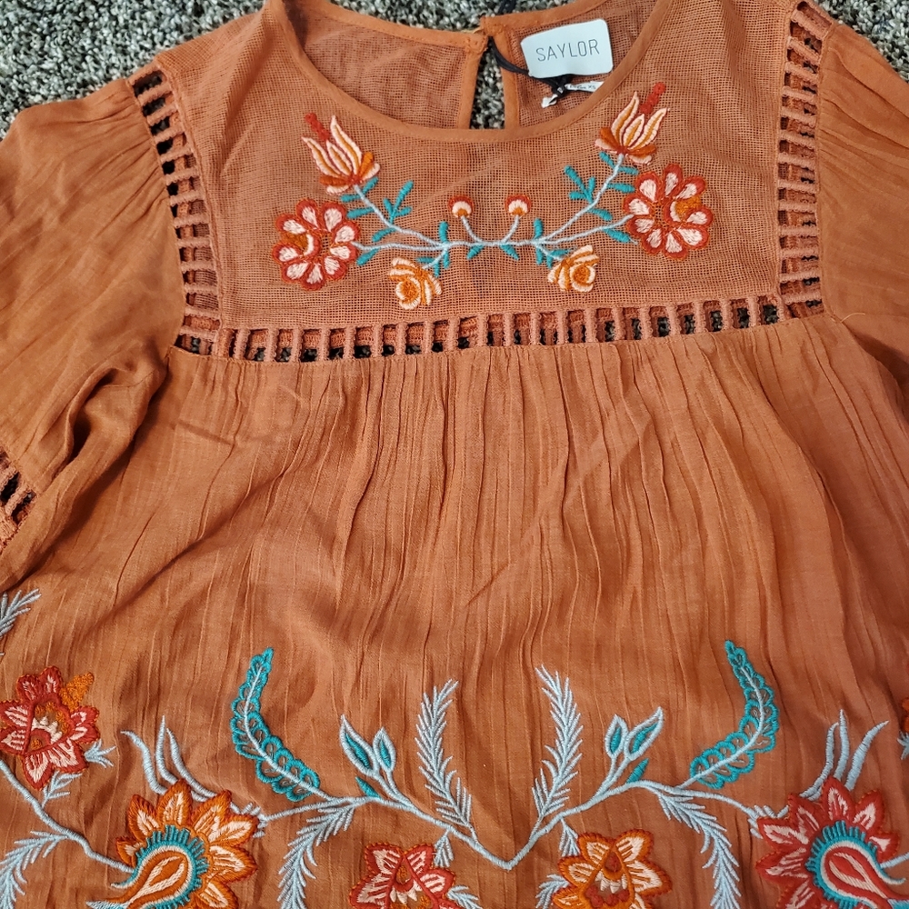 Saylor Embroidery Bohemian Top/Floral Print in Sand Color size XS but fits S